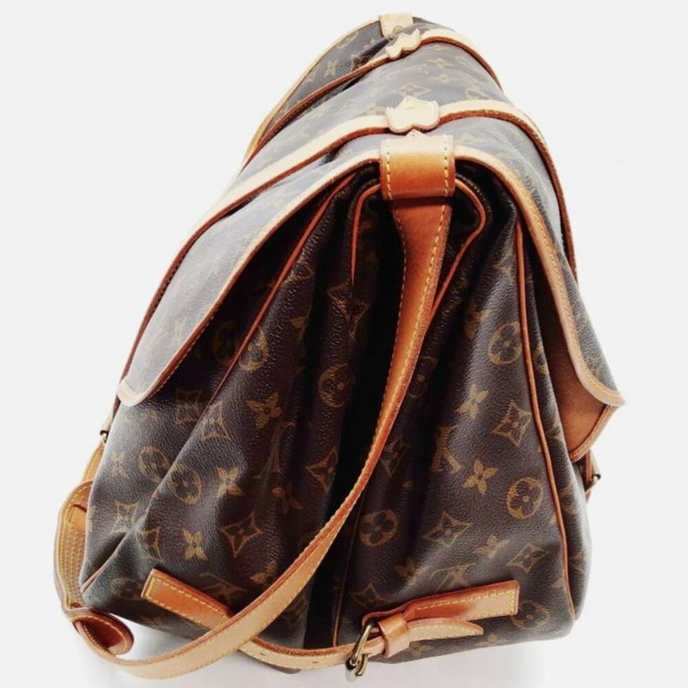 ⭐🔥AUTHENTIC🔥⭐Louis Vuitton Saumur 43 Crossbody - Picture 4 of 9